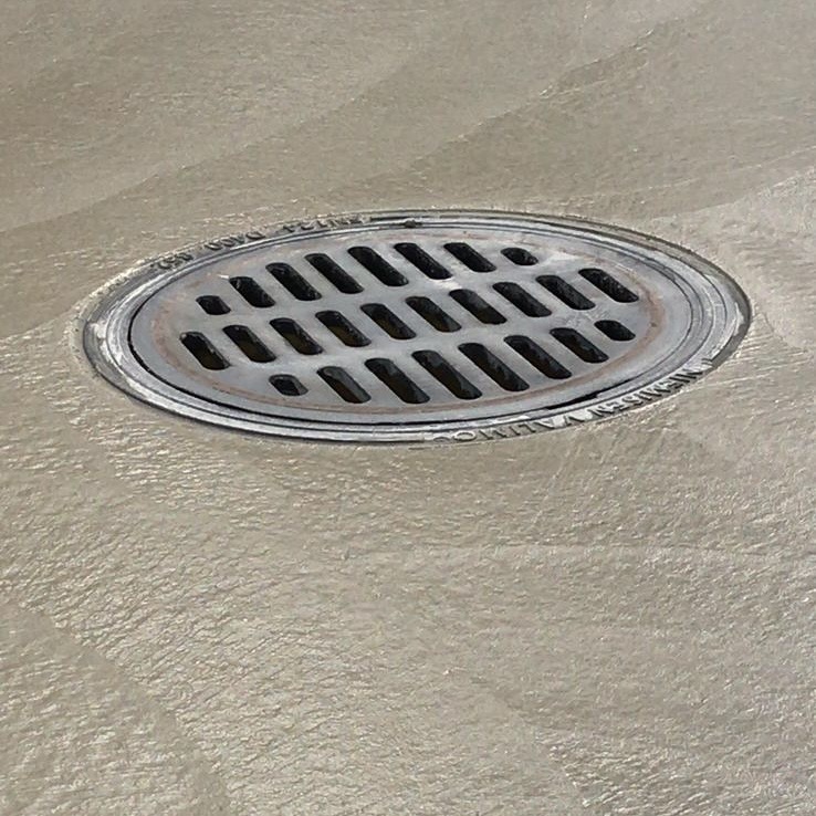 Betonilattia varastotilassa - ammattimainen lattiavalu